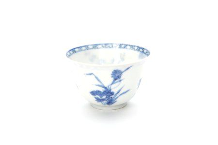 Kinesisk kopp av tunt vitt porslin med blå underglasyrmålning, från 1662-1722 - Skoklosters slott - 93530