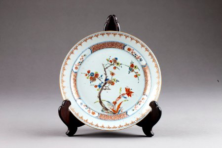 Kinesisk porslins tallrik gjord 1662-1722 Kangxi, Qing-dynastin - Hallwylska museet - 95707