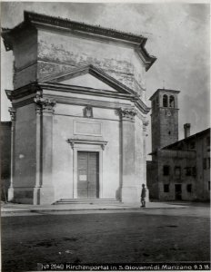 Kirchenportal in S.Giovanni di Manzano 9.3.18. (BildID 15615715)