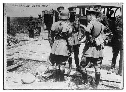 King Geo. sees German armor LCCN2014705334