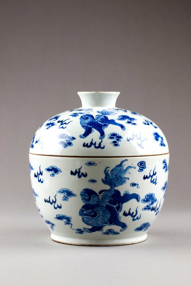 Kinesisk porslinsskål med lock från Kangxi eran - Hallwylska museet - 95608
