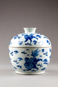 Kinesisk porslinsskål med lock från Kangxi eran - Hallwylska museet - 95608