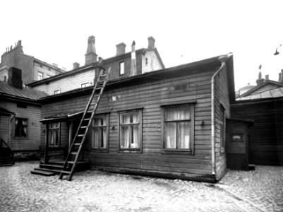 Kirkkokatu 12, piha - N25437 (hkm.HKMS000005-km00300f)
