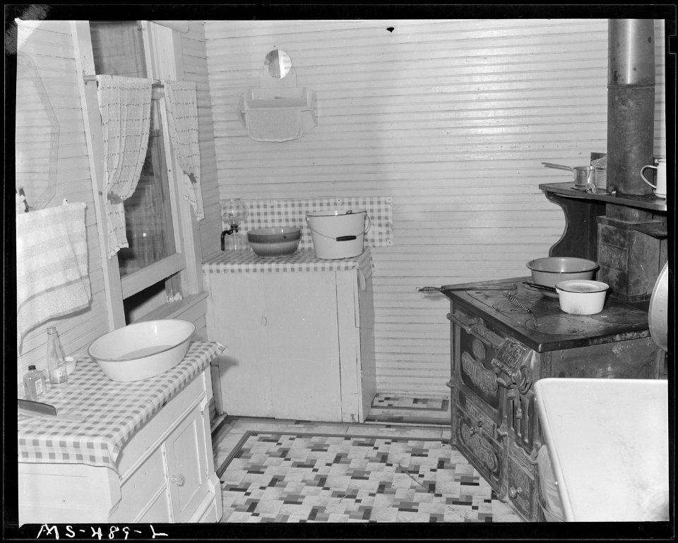 Kitchen in home of Dan Marques, miner, who lives in company housing project. Pikes Peak Fuel Company, Pike View Mine... - NARA - 540443