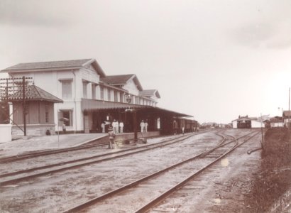 KITLV - 100572 - Stafhell & Kleingrothe - Medan-Deli - Railway station at Medan, Sumatra - circa 1890