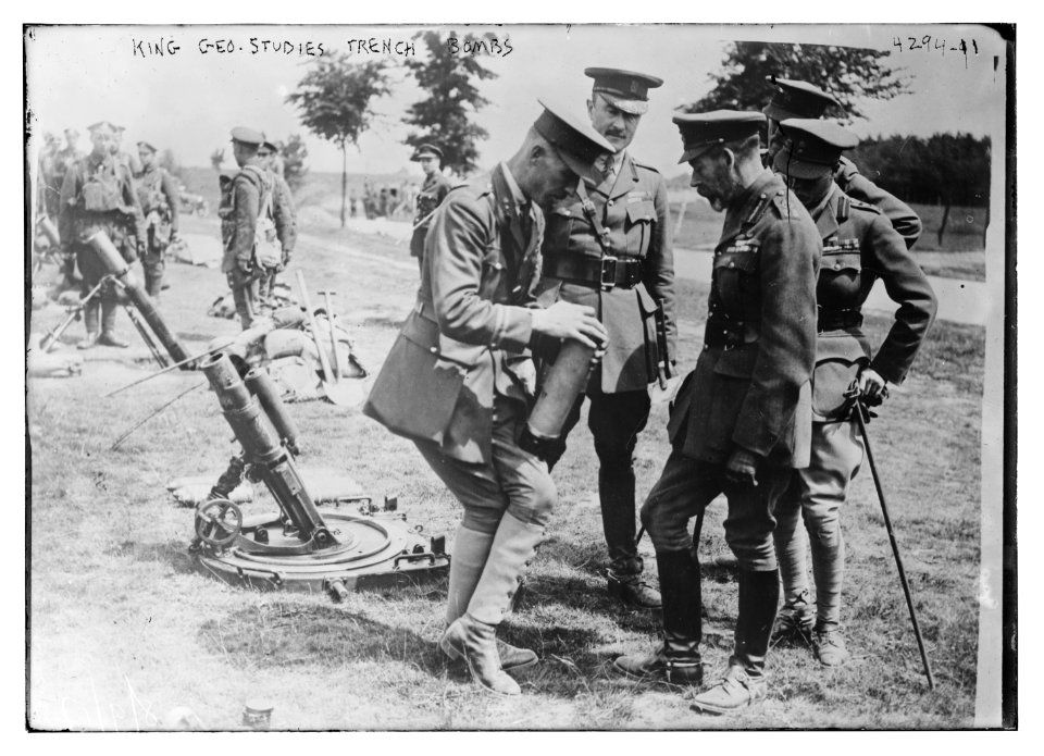 King Geo. studies trench bombs LCCN2014705252