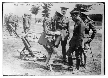 King Geo. studies trench bombs LCCN2014705252