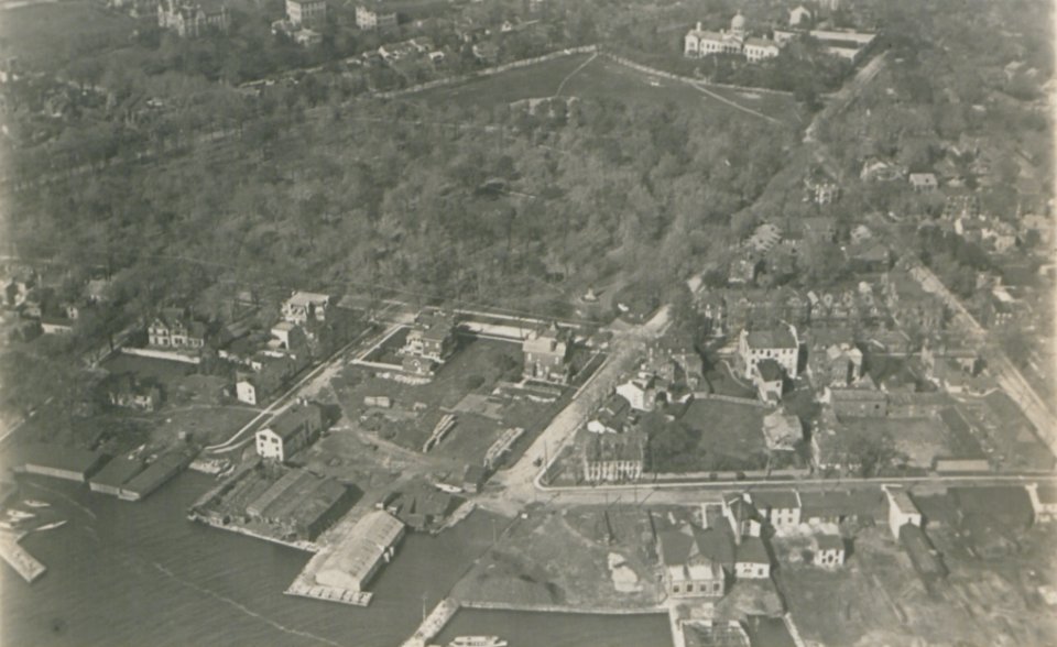 Kingston Ontario from the Air (HS85-10-36552)