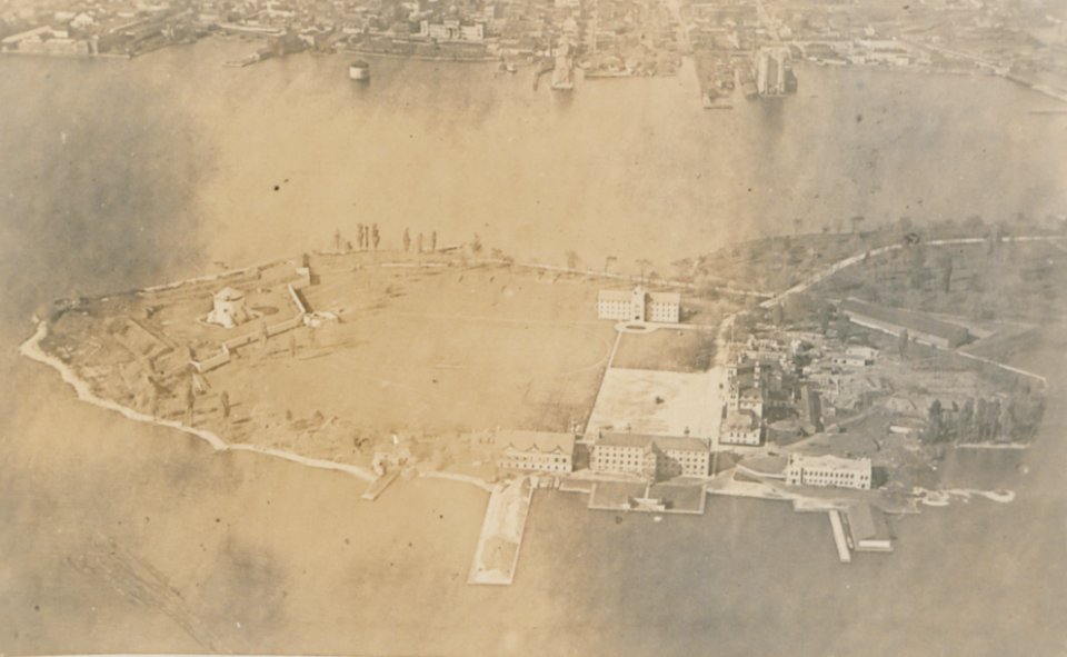 Kingston Ontario from the Air (HS85-10-36966)