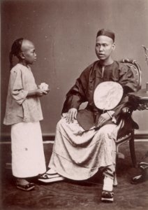 KITLV - 103775 - Chinese man and boy in Singapore - circa 1890