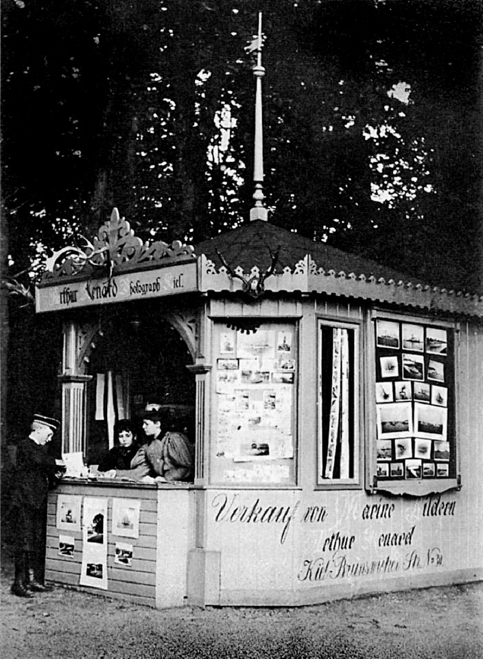 Kiosk für Marinebilder von Arthur Renard (Kiel 44.982)