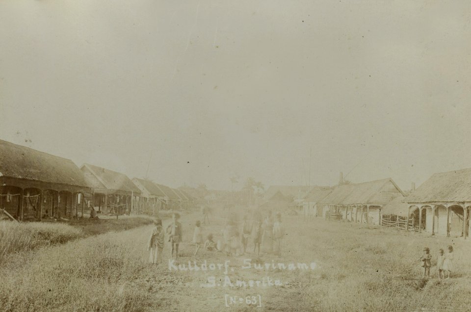 KITLV - 103914 - Plantation Village in Surinam - circa 1900