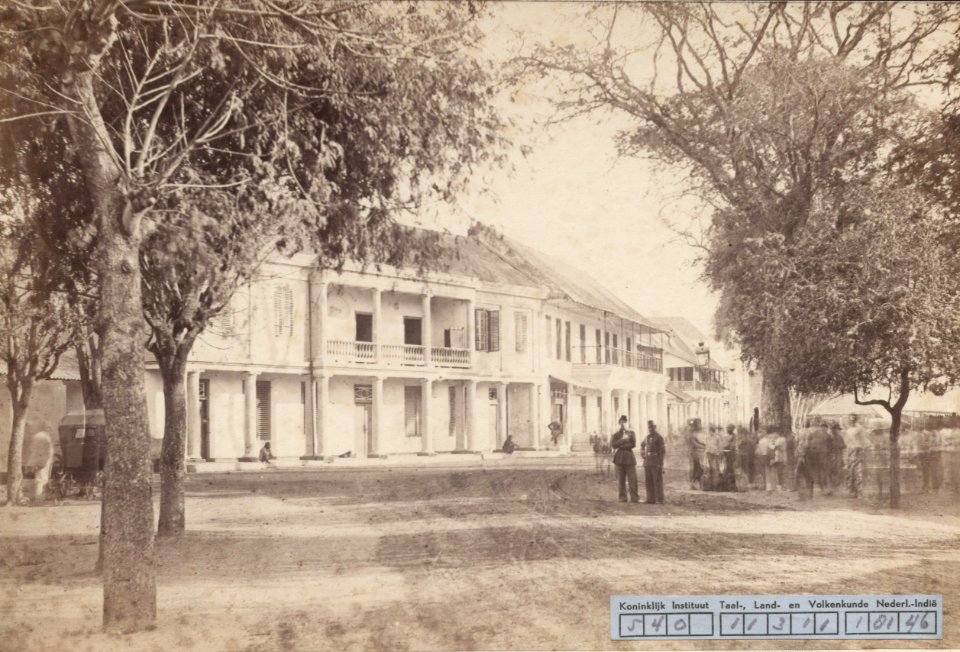 KITLV - 103963 - Buwalda, K. - Soerabaja - Garrison pharmacy in Surabaya - 1865