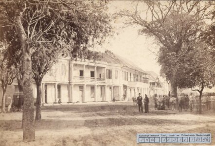 KITLV - 103963 - Buwalda, K. - Soerabaja - Garrison pharmacy in Surabaya - 1865