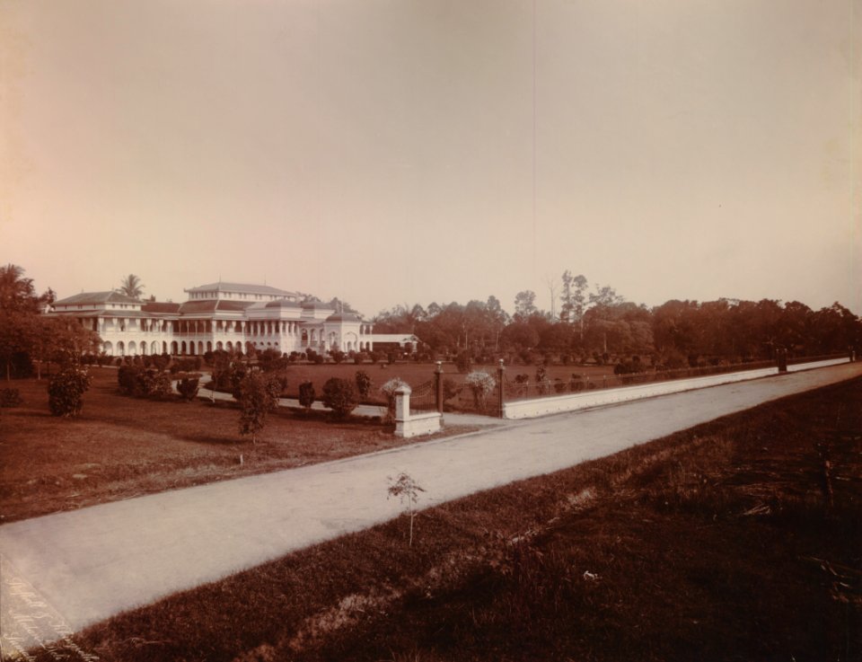 KITLV - 103452 - Stafhell & Kleingrothe - Medan-Deli - Palace of the Sultan of Deli, Medan, Sumatra - 1892-1895
