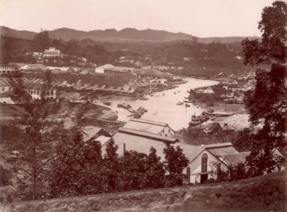 KITLV - 103748 - Inner harbor, presumably in Singapore - circa 1890