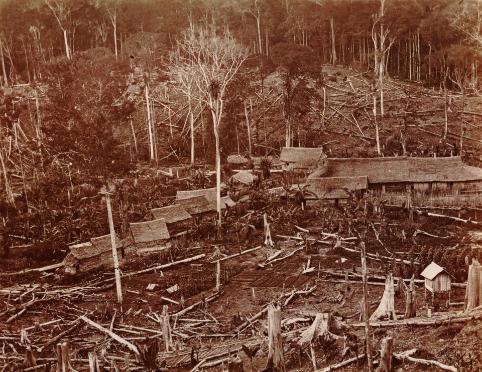 KITLV - 103803 - Village surrounded by land reclamations, probably in Singapore - circa 1890