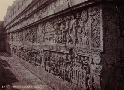 KITLV - 110413 - Kurkdjian - Soerabaia - Gallery at Borobudur in Magelang - circa 1925