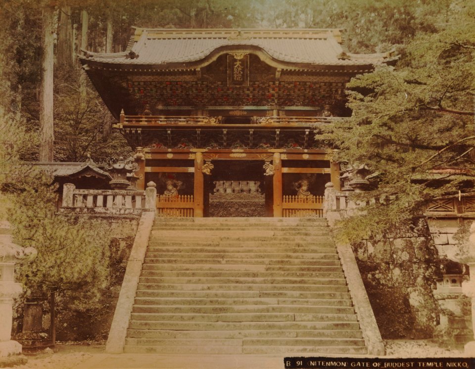 KITLV - 110634 - Kusakabe, Kimbei - Gateway to the temple of Nikkō, Tochigi (日光市) in Japan - circa 1890