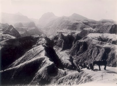 KITLV - 106024 - Kurkdjian, Ohannes - Observations after the eruption of Gunung Kelud, East Java - 1901