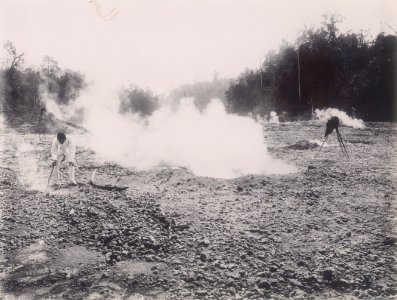 KITLV - 106028 - Kurkdjian, Ohannes - Craters of the Gunung Kelud, East Java - 1901