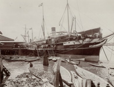 KITLV - 106141 - Lambert & Co., G.R. - Singapore - Steamship on the Groote Boom at Palembang - circa 1900