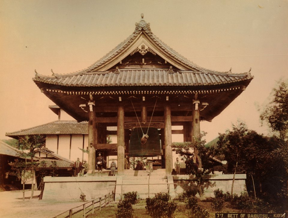 KITLV - 110662 - Kusakabe, Kimbei - Bell of Daibutsu in Kyoto in Japan - circa 1890