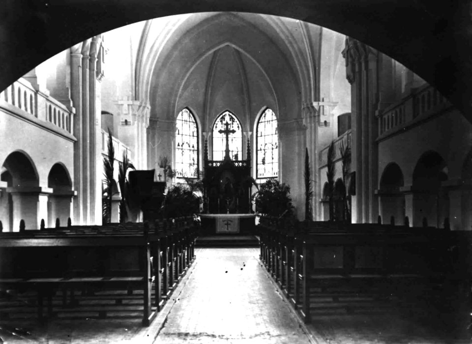 Kirchenschiff mit Altar der Kath Kirche Windhuk