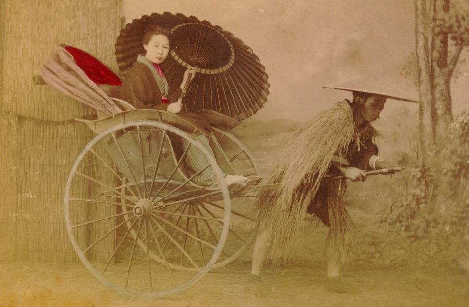 KITLV - 110673 - Kusakabe, Kimbei - Japanese woman in jinrikisha at Japan - circa 1890