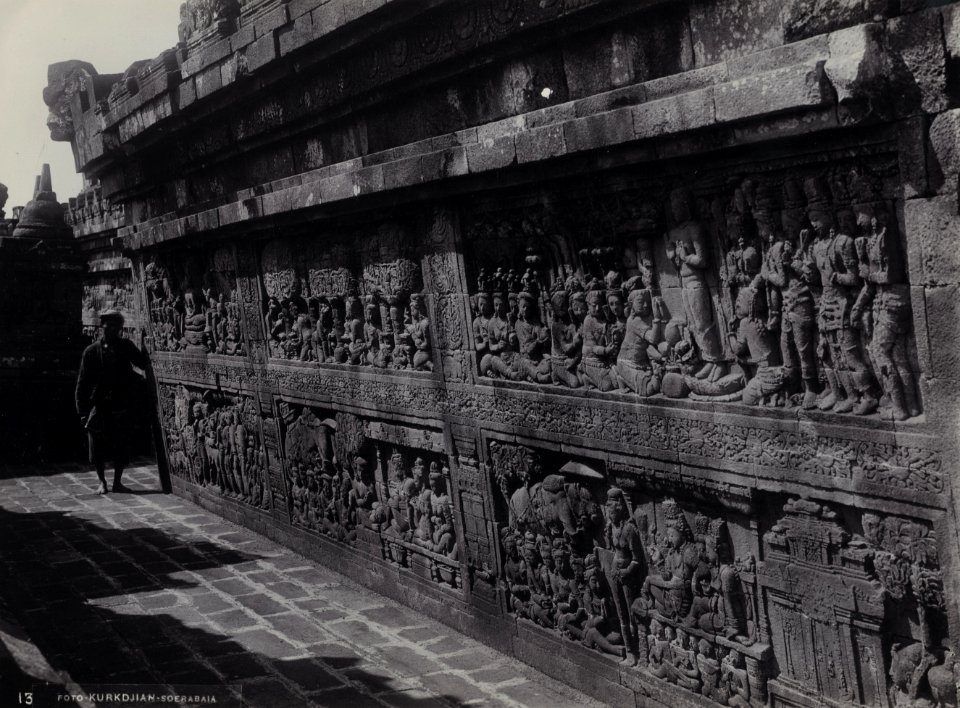 KITLV - 111751 - Kurkdjian - Soerabaia - Borobudur in Magelang - circa 1900