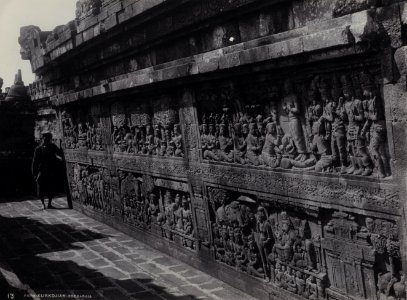 KITLV - 111751 - Kurkdjian - Soerabaia - Borobudur in Magelang - circa 1900