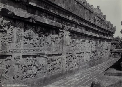 KITLV - 111757 - Kurkdjian - Soerabaia - Borobudur near Magelang - circa 1900