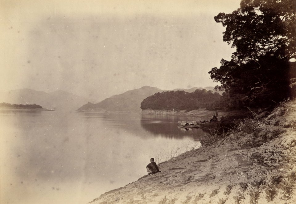 KITLV - 110092 - Banks of the West River in China - circa 1871