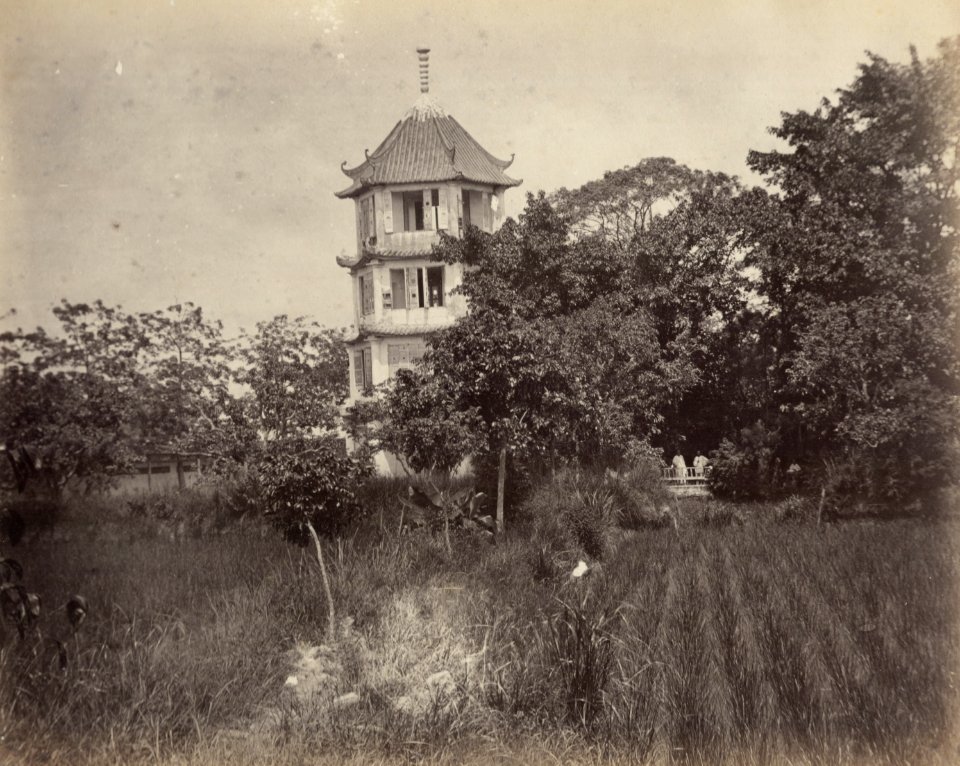 KITLV - 110100 - Garden of Poen Tin Kiva at Guangzhou (Canton), China - circa 1871