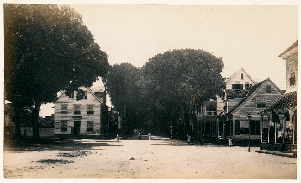 KITLV - 11638 - Heerenstraat in Paramaribo - 1892-02-19- 1892-02-25