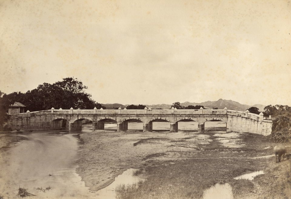KITLV - 110108 - Bridge at Nam-Tide-Chong district Huangshan, Huangshan City in China - circa 1871