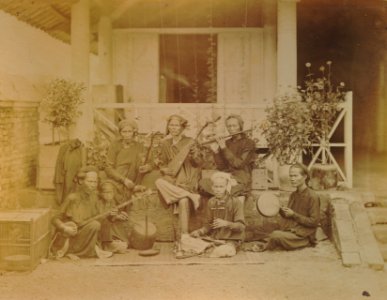 KITLV - 110164 - Annamese playing music, presumably in China - circa 1870