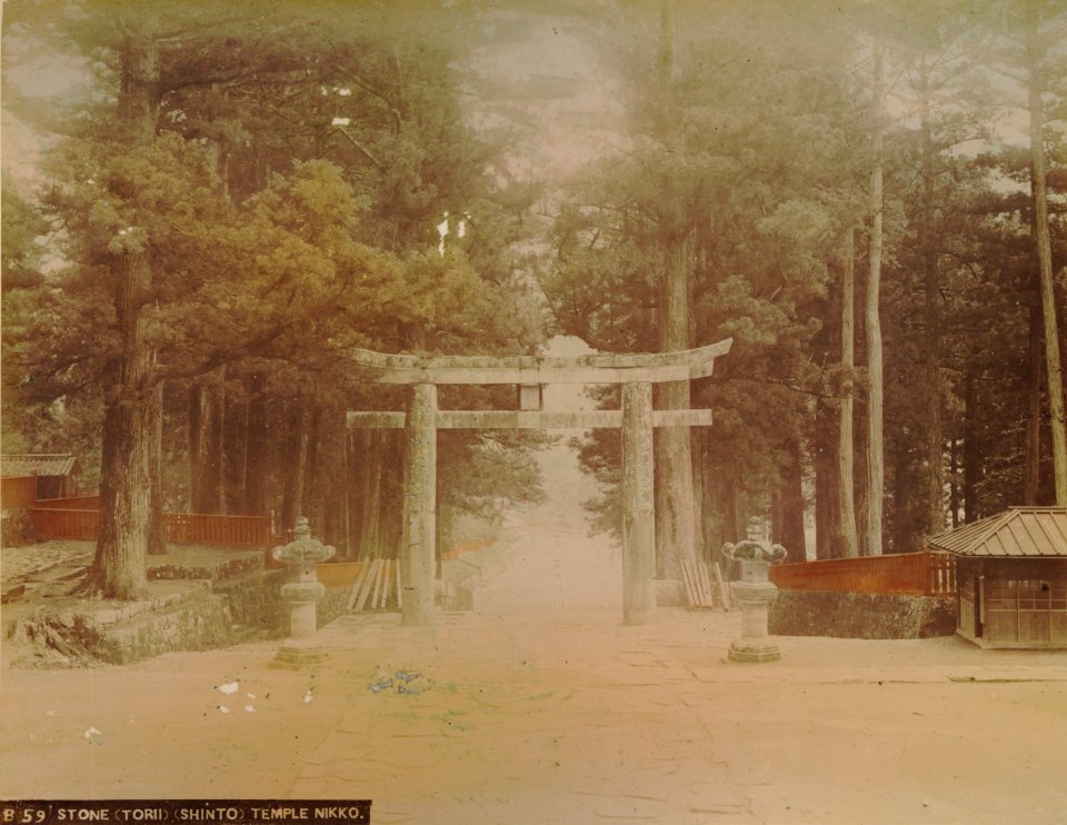 KITLV - 110628 - Kusakabe, Kimbei - Gate at a Shinto shrine in Japan at Nikkō, Tochigi (日光市) - circa 1890