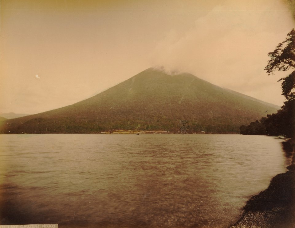 KITLV - 110640 - Kusakabe, Kimbei - Chuzenji lake near Nikkō, Tochigi (日光市) in Japan - circa 1890