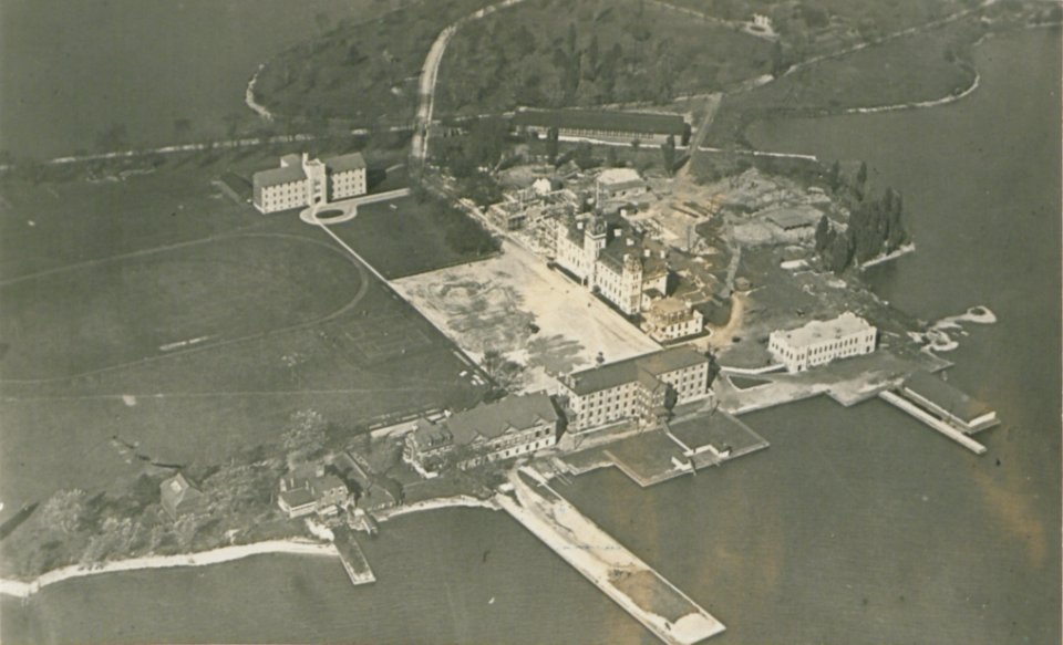 Kingston Ontario from the Air (HS85-10-36545)
