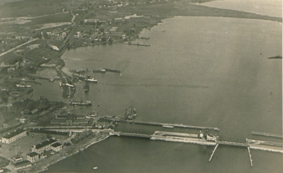 Kingston Ontario from the Air (HS85-10-36547)