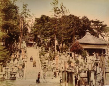 KITLV - 110660 - Kusakabe, Kimbei - Cemetery of Kurodani in Kyoto in Japan - circa 1890