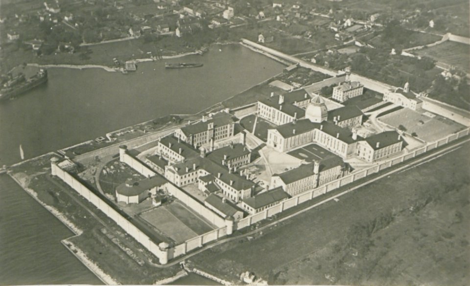 Kingston Ontario from the Air (HS85-10-36549)