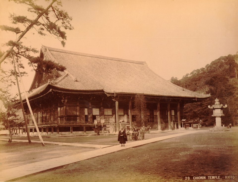 KITLV - 110664 - Kusakabe, Kimbei - Chionin (Chion-in) temple in Kyoto in Japan - circa 1890