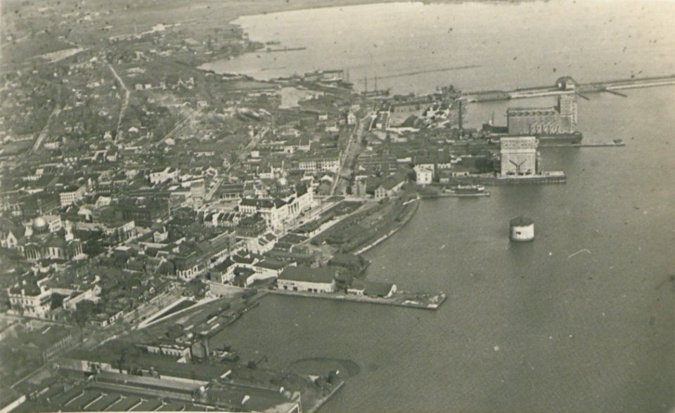 Kingston Ontario from the Air (HS85-10-36551)