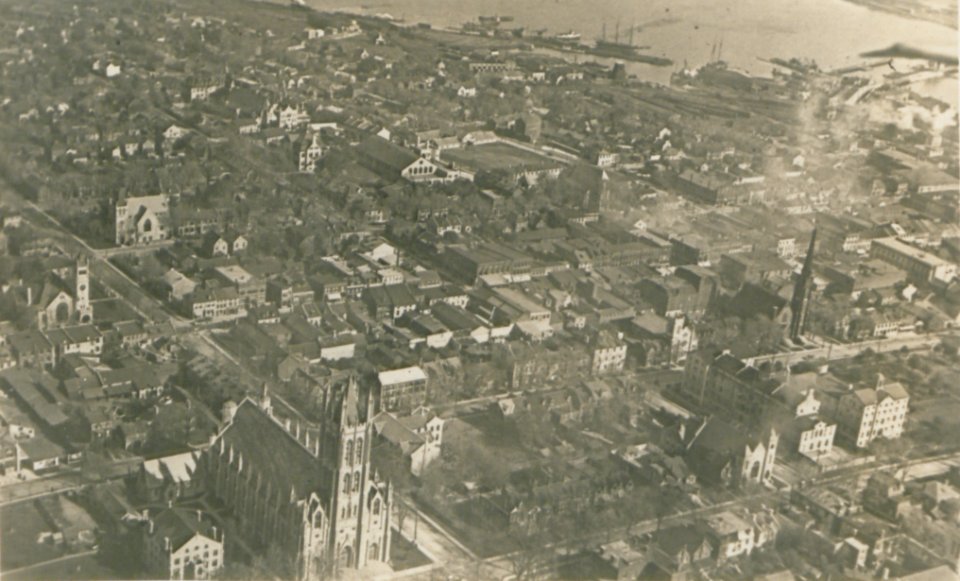 Kingston Ontario from the Air (HS85-10-36553)