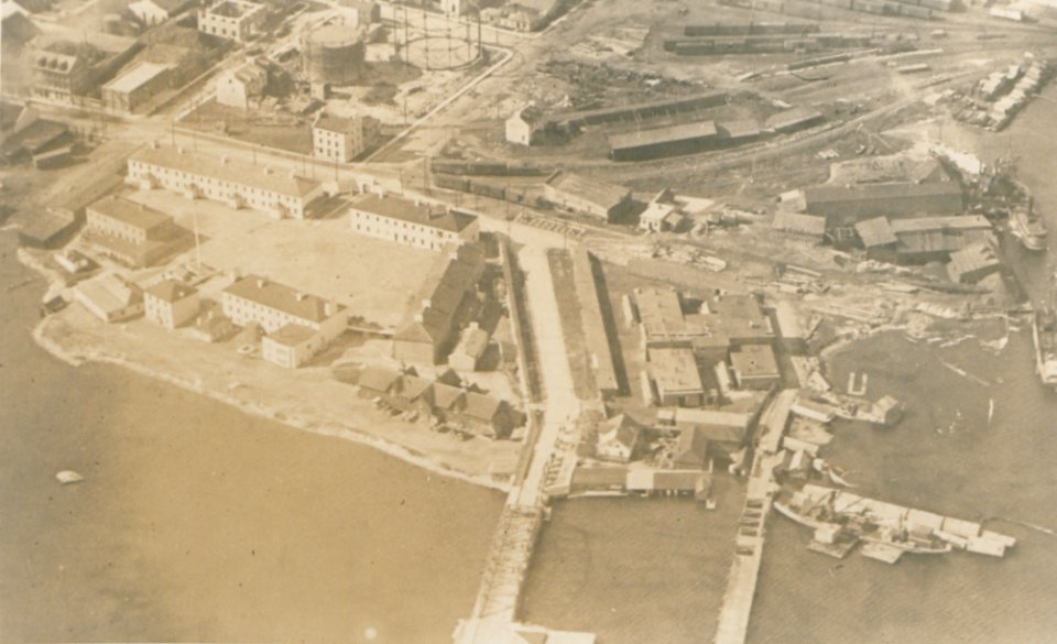 Kingston Ontario from the Air (HS85-10-36965)