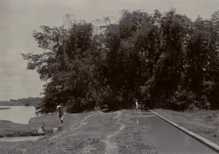KITLV - 114000 - Kurkdjian - Irrigation work, probably near culture estate Gondangsari near Klaten, Central Java - 1897
