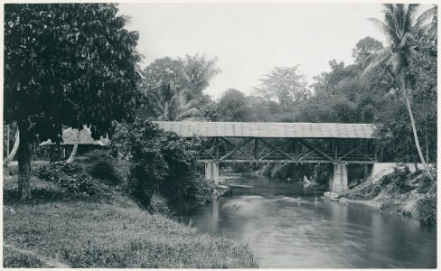 KITLV - 12639 - Kleingrothe, C.J. - Medan - Kampung Lalang bridge in Deli - 1903