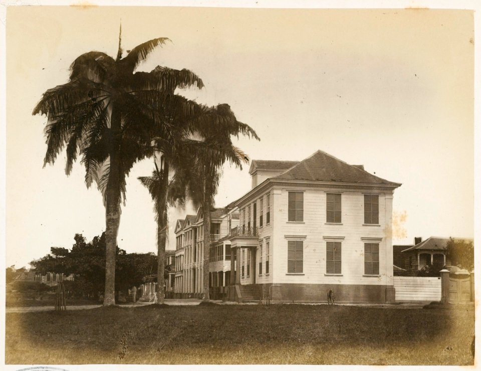 KITLV - 12687 - Government Square at the Waterkant in Paramaribo - circa 1890